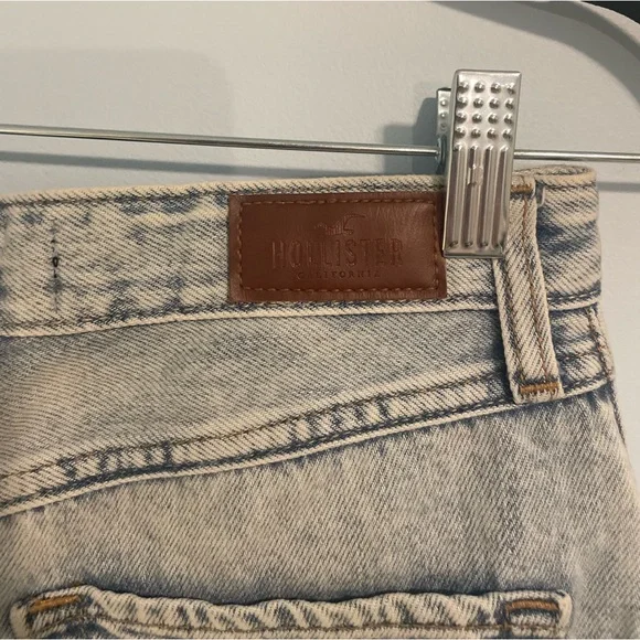 Hollister Light Wash Ripped Jean Skirt With Pink Floral Embroidery🌸🌷 - Picture 6 of 8